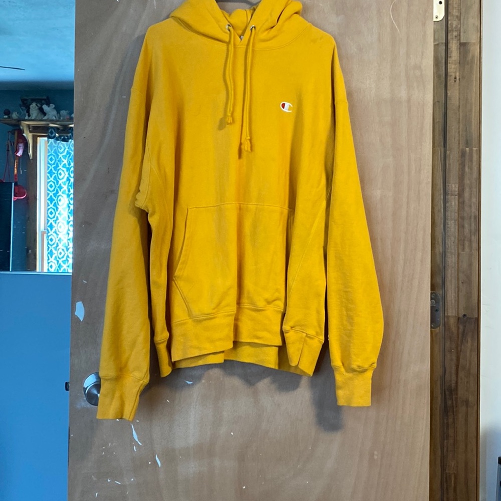 Yellow/Gold XL champion hoodie.
